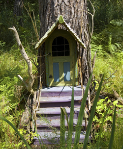 Large Tree Trunk Hutsm